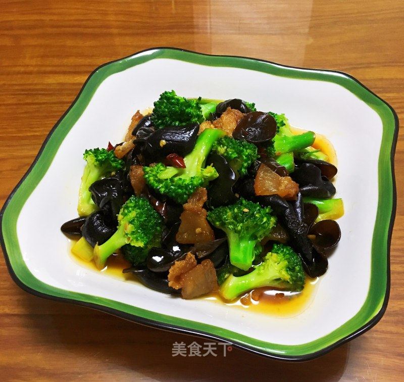 木耳西兰花炒肉的做法_木耳西兰花炒肉怎么做_香香的小厨房的菜谱_美食天下