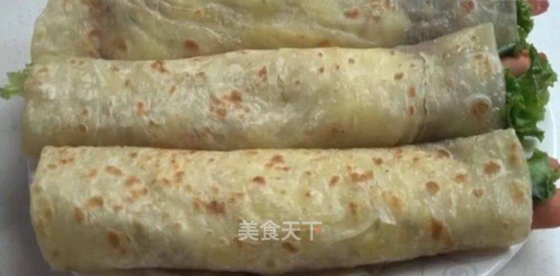 鸡蛋灌饼的做法_如何做出香脆软的鸡蛋灌饼(手抓饼)?这一步非常重要,纯手工自制,十分钟做好,简单易学,比外面卖的更好吃更营养!_鸡蛋灌饼怎么做_纯纯的早餐的菜谱_美食天下