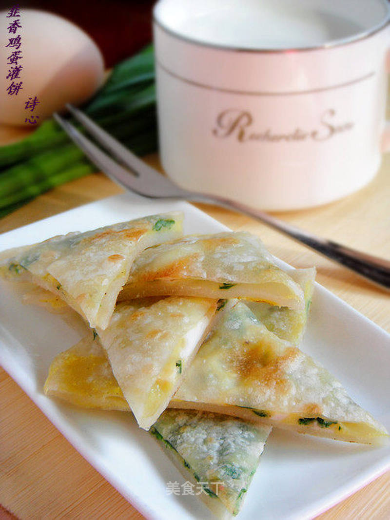 韭香鸡蛋灌饼的做法_学校门外的经典小吃—韭香鸡蛋灌饼_韭香鸡蛋灌饼怎么做_菜谱_美食天下