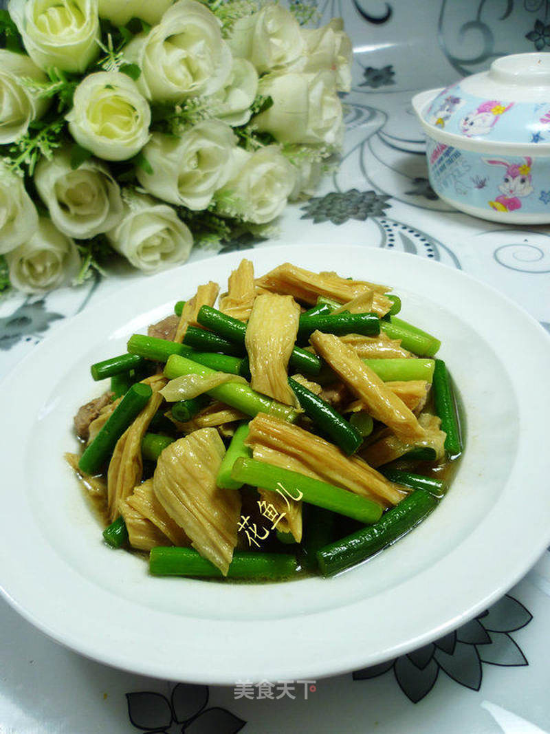 里脊肉腐竹炒蒜薹的做法_里脊肉腐竹炒蒜薹怎么做_花鱼儿的菜谱_美食天下