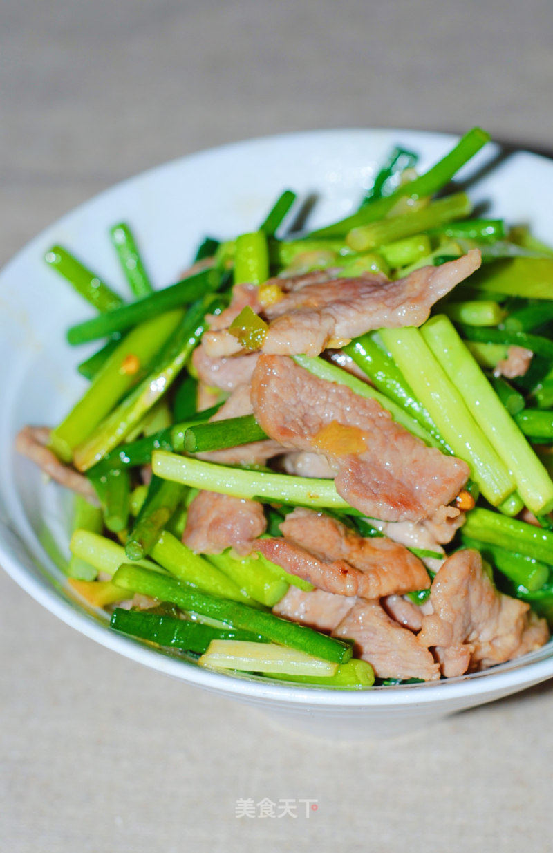 蒜薹炒肉的做法_蒜薹炒肉怎么做_不愿下楼的猫的菜谱_美食天下