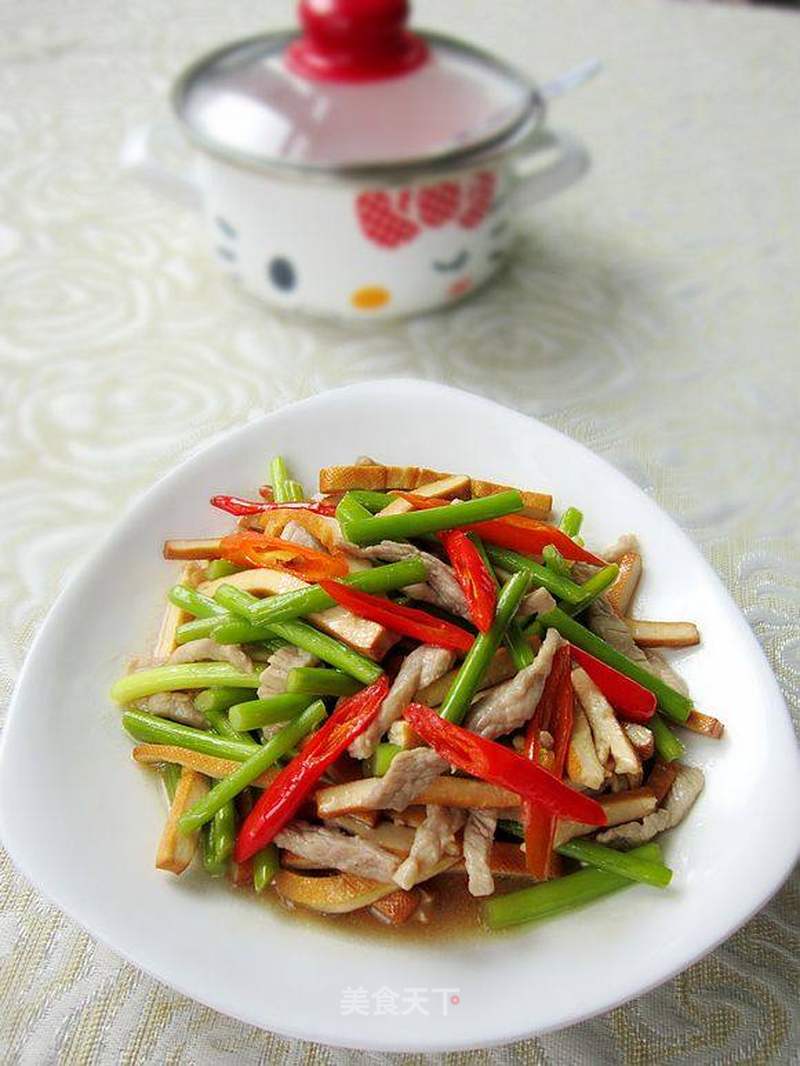 香干蒜苔炒肉丝的做法_香干蒜薹炒肉丝_香干蒜苔炒肉丝怎么做_天山可可的菜谱_美食天下