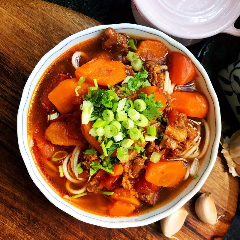 胡萝卜红烧牛肉面的做法_胡萝卜红烧牛肉面怎么做_米拉Miira的菜谱_美食天下