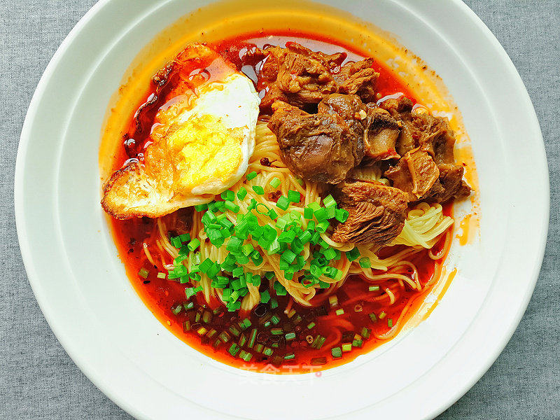 红烧牛肉面的做法_红烧牛肉面——向经典致敬_红烧牛肉面怎么做_晴时饮酒的菜谱_美食天下