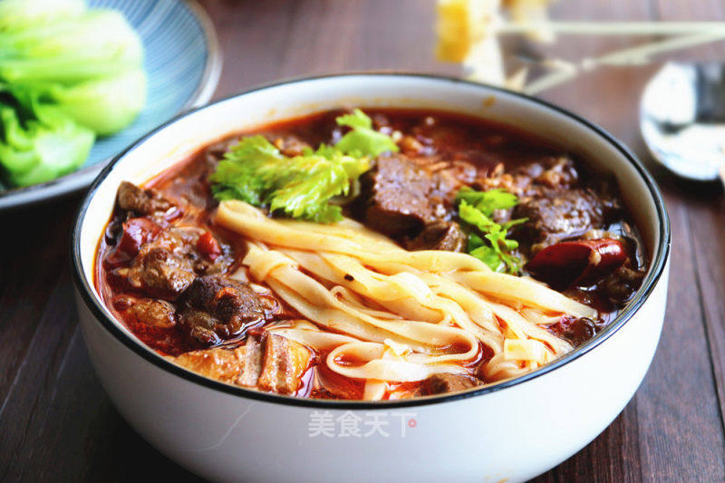 红烧牛肉面的做法_红烧牛肉面,小美的美食_红烧牛肉面怎么做_小美的美食谱的菜谱_美食天下