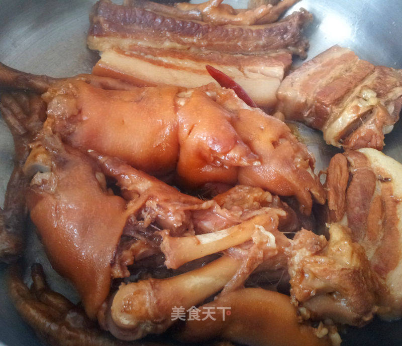 卤猪蹄的做法_用电饭煲卤猪蹄 卤鸡蛋 卤鸡爪 卤排骨 把子肉 都是一样的做法哦~_卤猪蹄怎么做_私家小厨房kk的菜谱_美食天下