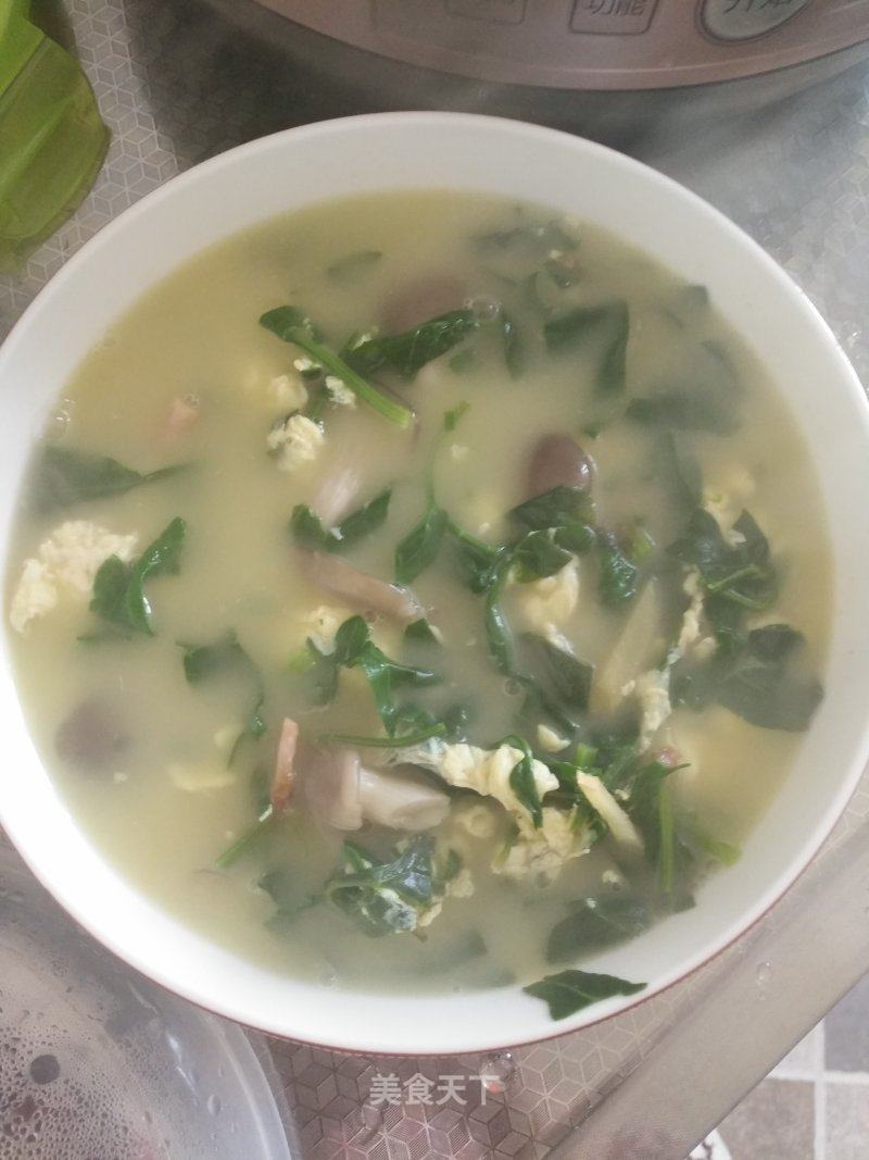 菠菜蘑菇鸡蛋汤的做法_菠菜蘑菇鸡蛋汤怎么做_倪艳的菜谱_美食天下