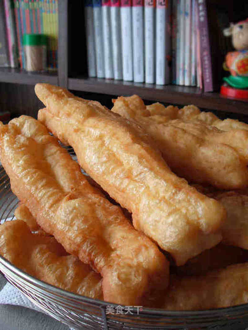 油条_怎样炸出蓬松的健康油条_菜谱_美食天下