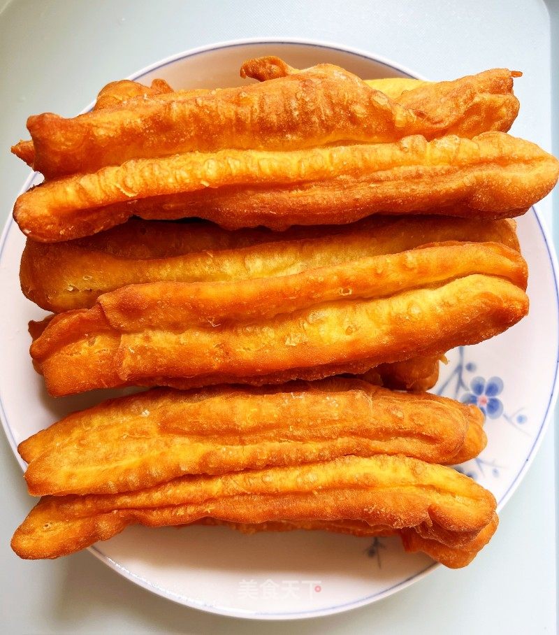 自制油条的做法_自制油条怎么做_坏脾气莲莲的菜谱_美食天下