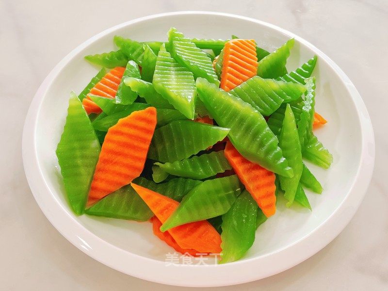 清炒莴笋的做法_清炒莴笋怎么做_米菓Miguo的菜谱_美食天下
