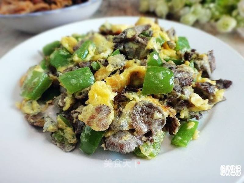 白参青椒炒蛋的做法_白参青椒炒蛋怎么做_清欢的烟火生活的菜谱_美食天下