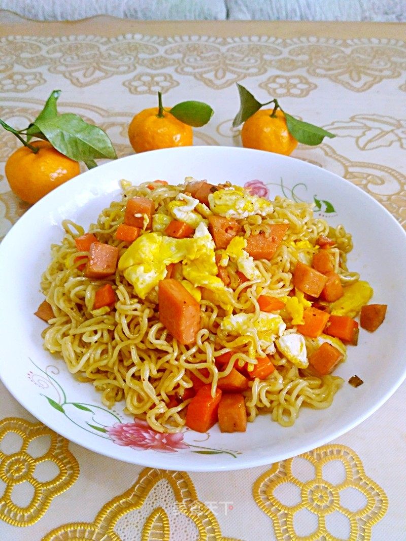 炒方便面的做法_炒方便面怎么做_夏小七的休息室的菜谱_美食天下
