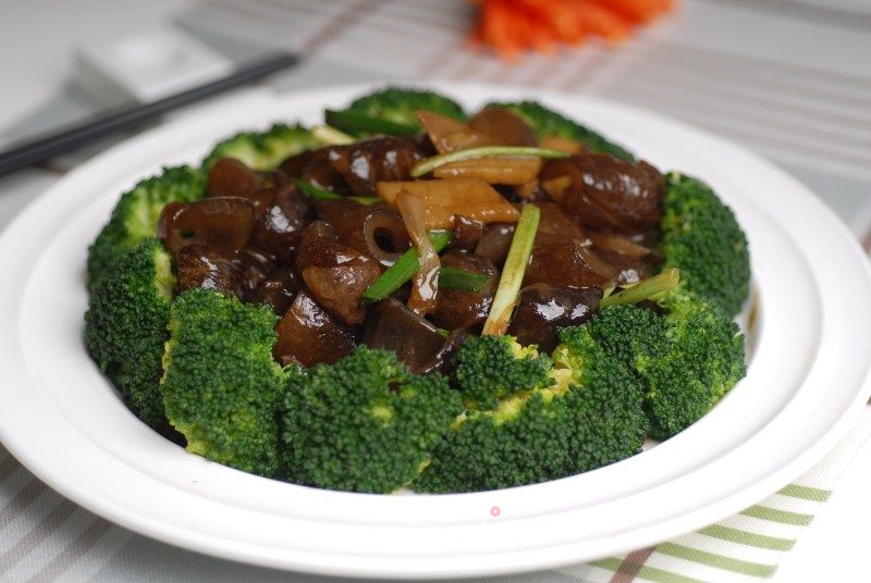 姜葱烧海参的做法_姜葱烧海参怎么做_膳道kitchendao的菜谱_美食天下