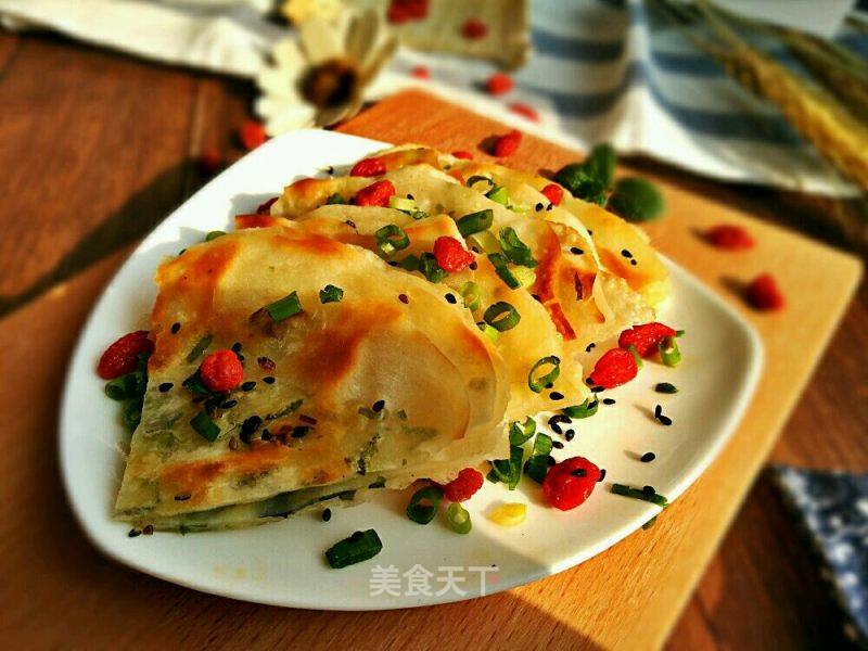 饺子皮版葱油饼的做法_饺子皮版葱油饼怎么做_杨木木的菜谱_美食天下