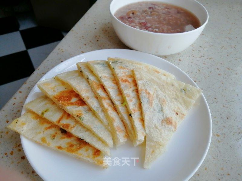 简易葱油饼的做法_简易葱油饼怎么做_李子生活漫记的菜谱_美食天下