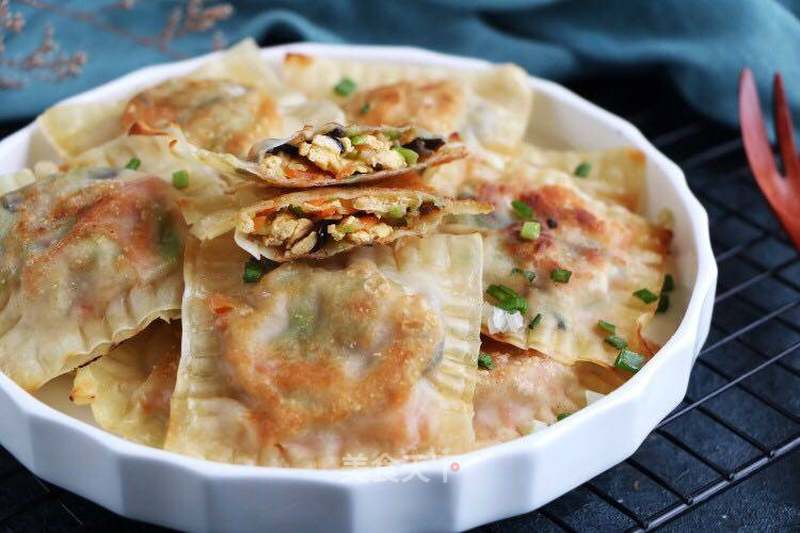 馄饨皮煎饼的做法_馄饨皮煎饼怎么做_南兮·人间烟火的菜谱_美食天下