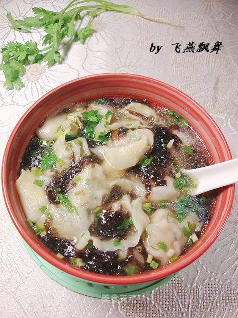 芫荽鲜肉馄饨的做法_鲜香味美——-【芫荽鲜肉馄饨】_芫荽鲜肉馄饨怎么做_飞燕飘舞的菜谱_美食天下