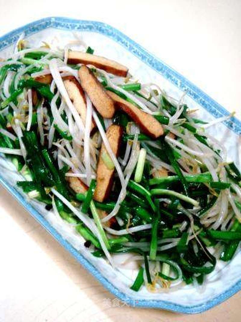 韭菜芽菜炒香干的做法_春季养生菜“韭菜芽菜炒香干”_韭菜芽菜炒香干怎么做_菜谱_美食天下
