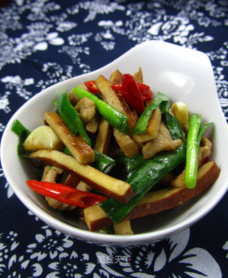韭菜香干炒肉丝的做法_韭菜香干炒肉丝怎么做_斯佳丽WH的菜谱_美食天下