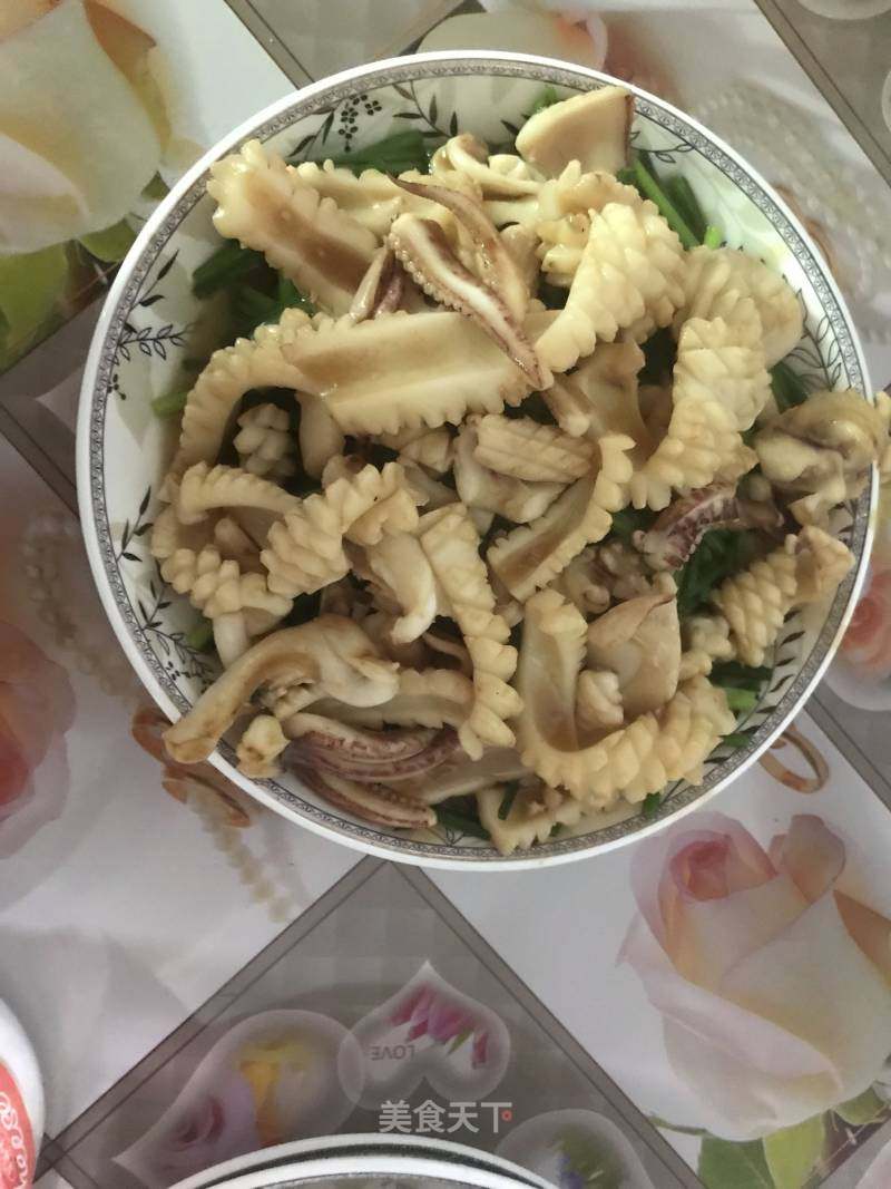 韭菜花炒鱿鱼的做法_韭菜花炒鱿鱼怎么做_建业五金的菜谱_美食天下
