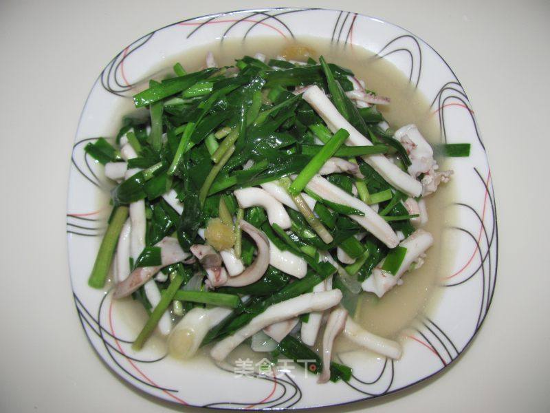 韭菜炒鱿鱼的做法_绝配–韭菜炒鱿鱼_韭菜炒鱿鱼怎么做_雪峰儿的菜谱_美食天下