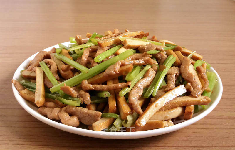 香干芹菜炒肉丝的做法_香干芹菜炒肉丝怎么做_零下一度0511的菜谱_美食天下