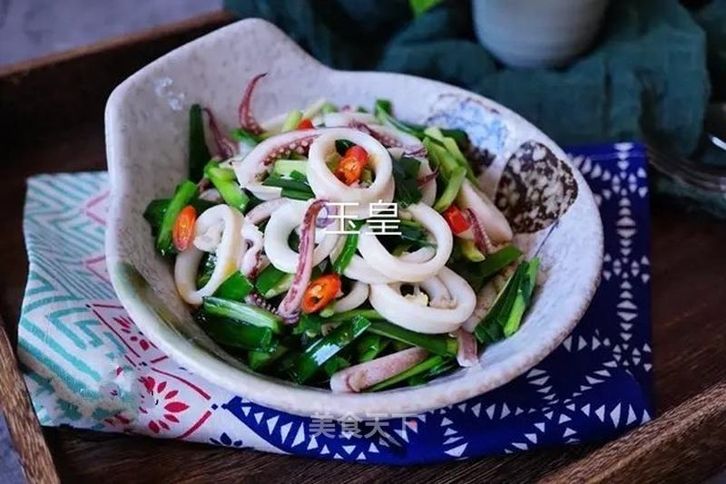 韭菜炒鱿鱼的做法_韭菜炒鱿鱼怎么做_玉皇食品的菜谱_美食天下