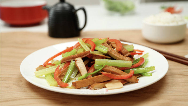 芹菜炒香干的做法_芹菜炒香干怎么做_美食天下的菜谱_美食天下
