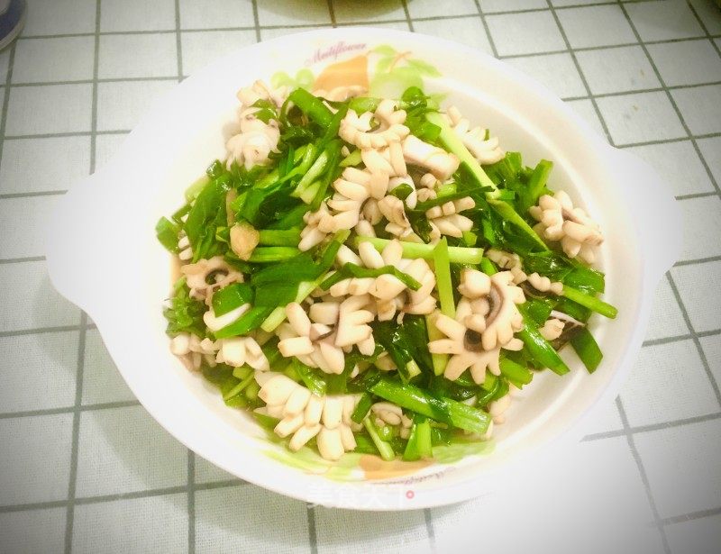 韭菜炒鱿鱼的做法_韭菜炒鱿鱼怎么做_小洞天的菜谱_美食天下