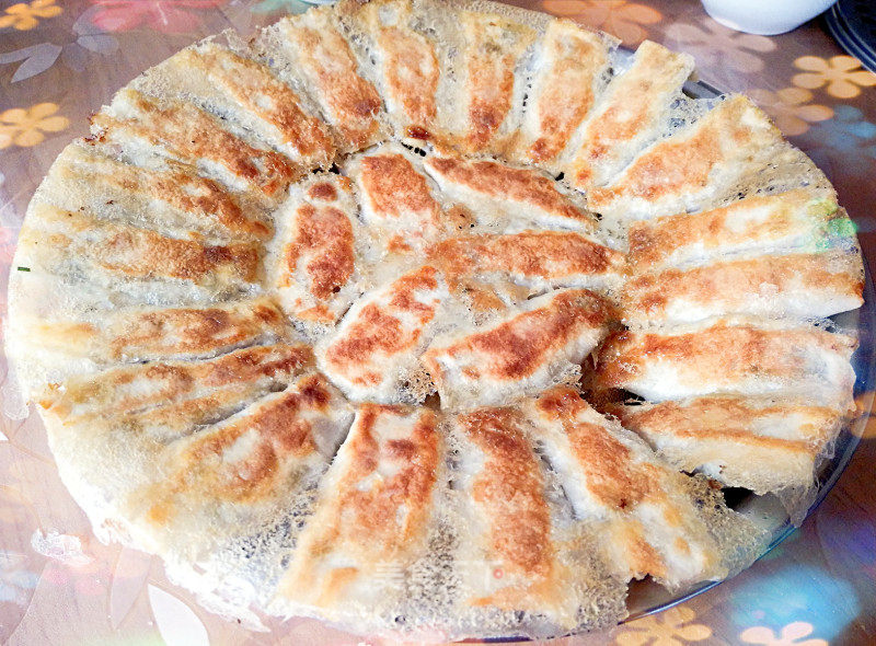 锅贴的做法_锅贴怎么做_這個xiao妞r不太乖的菜谱_美食天下