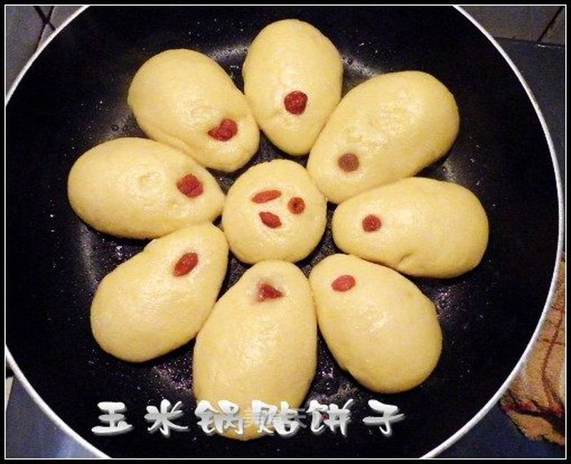 玉米锅贴饼子的做法_玉米锅贴饼子怎么做_菜谱_美食天下