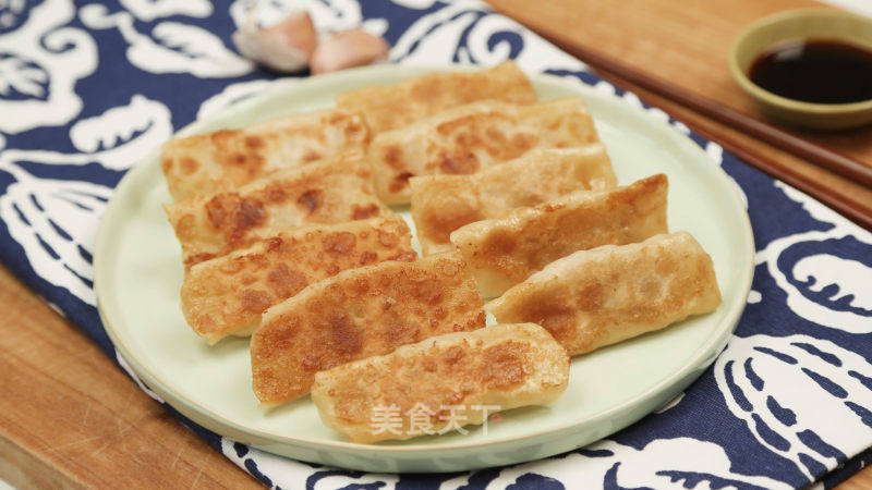 锅贴的做法_锅贴怎么做_美食天下的菜谱_美食天下