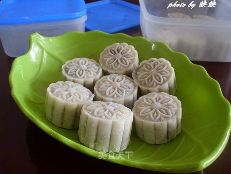 绿豆沙冰皮月饼的做法_绿豆沙冰皮月饼怎么做_菜谱_美食天下