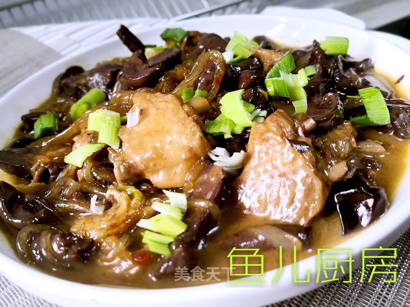 小鸡炖蘑菇的做法_南派小鸡炖蘑菇──“鱼儿厨房”私房菜_小鸡炖蘑菇怎么做_小魚儿的慢生活的菜谱_美食天下