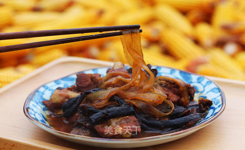 小鸡炖蘑菇的做法_小鸡炖蘑菇(农家柴鸡榛蘑炖粉条子)_小鸡炖蘑菇怎么做_六间房农货铺的菜谱_美食天下