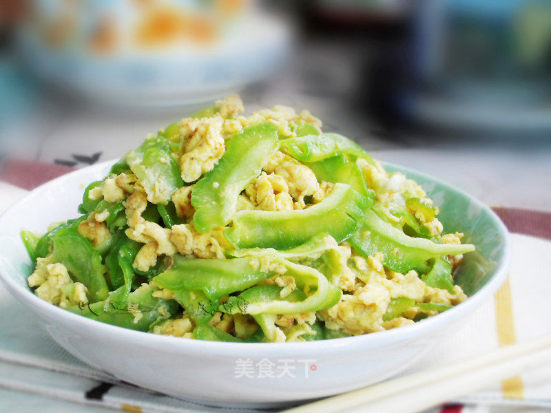 鸡蛋炒苦瓜的做法_鸡蛋炒苦瓜怎么做_々苗∴的菜谱_美食天下