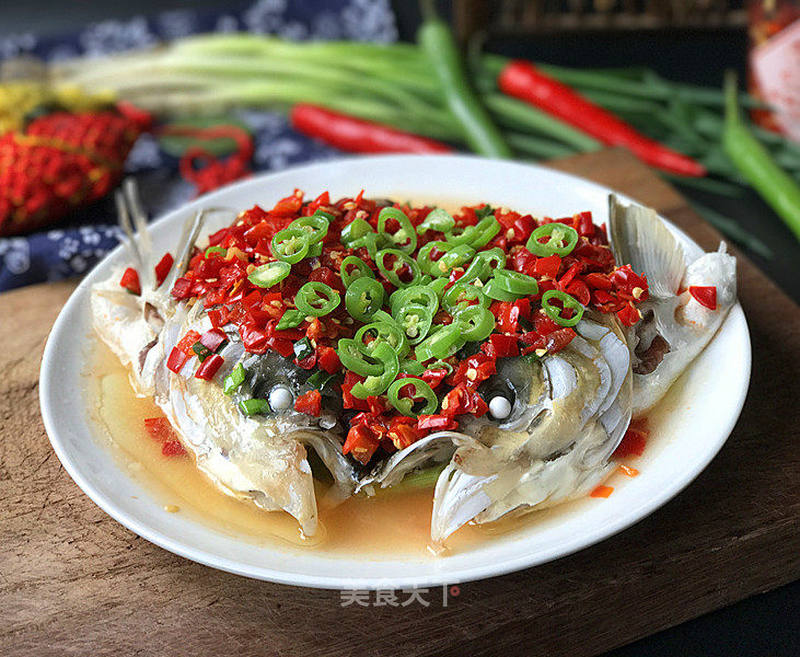 剁椒鱼头的做法_剁椒鱼头怎么做_老方小雨的菜谱_美食天下