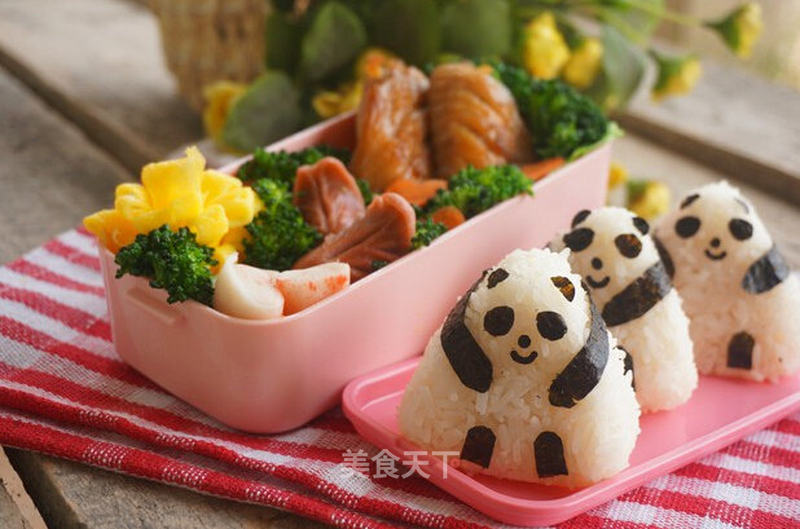 熊猫造型饭团便当的做法_熊猫造型饭团便当怎么做_儿童美食园的菜谱_美食天下