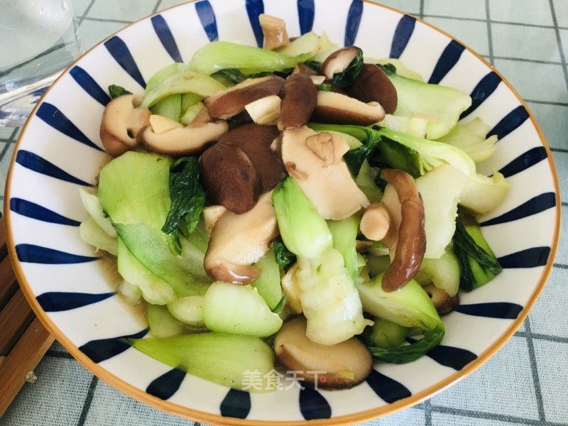 香菇炒油菜的做法_香菇炒油菜怎么做_小洞天的菜谱_美食天下