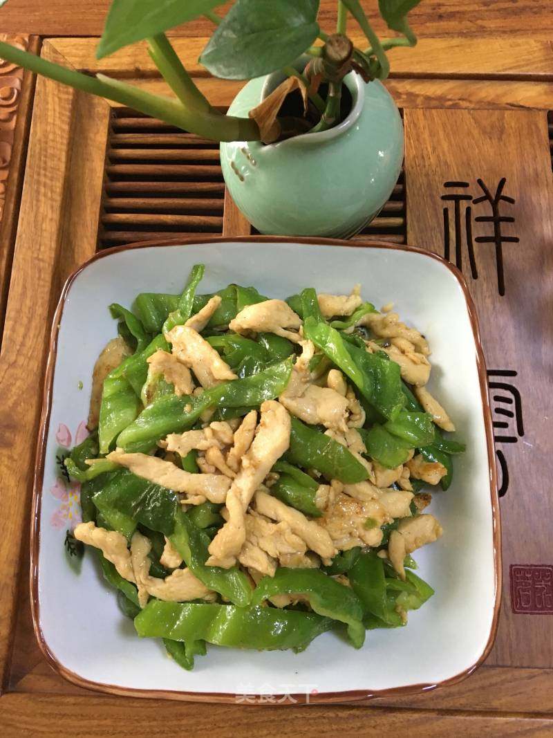 鸡胸肉丝滑炒青椒的做法_鸡胸肉丝滑炒青椒怎么做_RLing的菜谱_美食天下