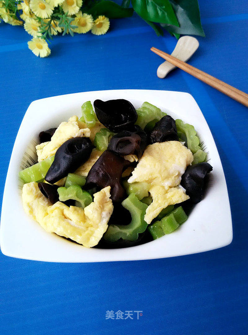 木耳鸡蛋炒苦瓜的做法_ 木耳鸡蛋炒苦瓜怎么做_尔东叶的菜谱_美食天下