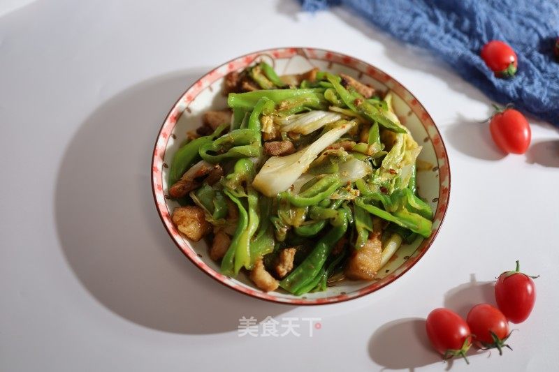 青椒白菜炒肉片的做法_青椒白菜炒肉片怎么做_どら的菜谱_美食天下