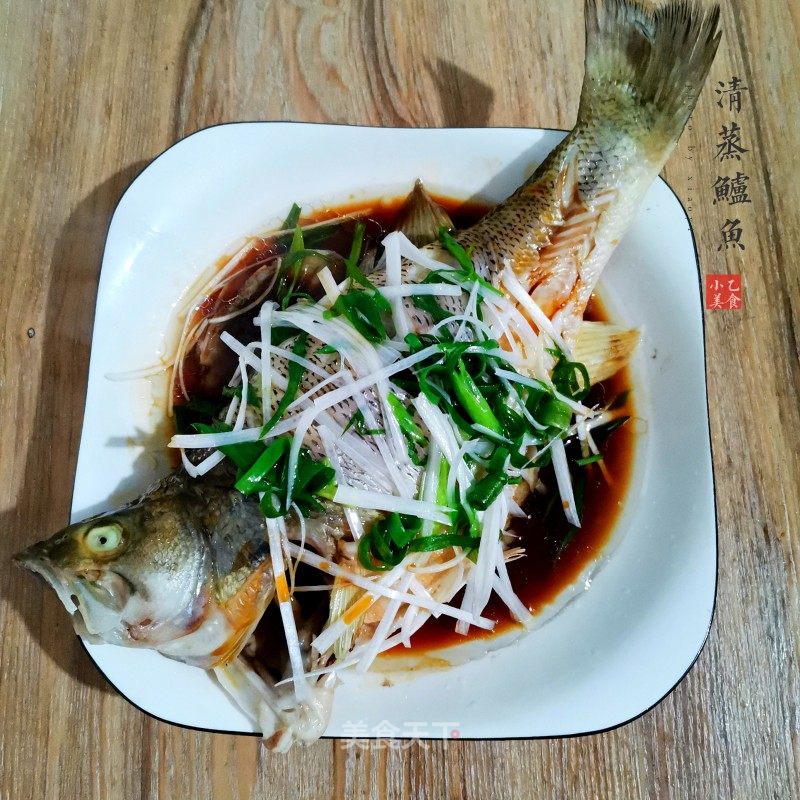 清蒸鲈鱼的做法_清蒸鲈鱼怎么做_小乙美食的菜谱_美食天下