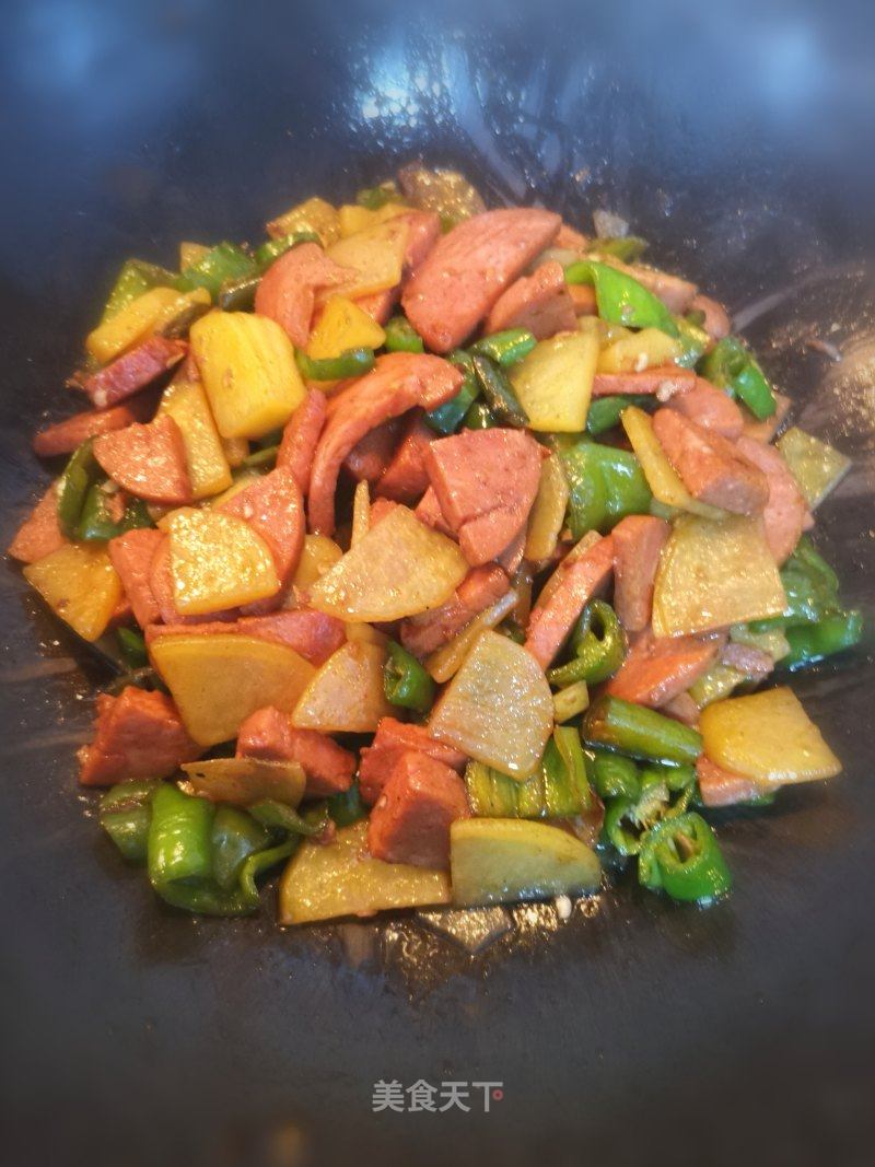 尖椒土豆片炒火腿肠的做法_尖椒土豆片炒火腿肠怎么做_宁静致远0217的菜谱_美食天下