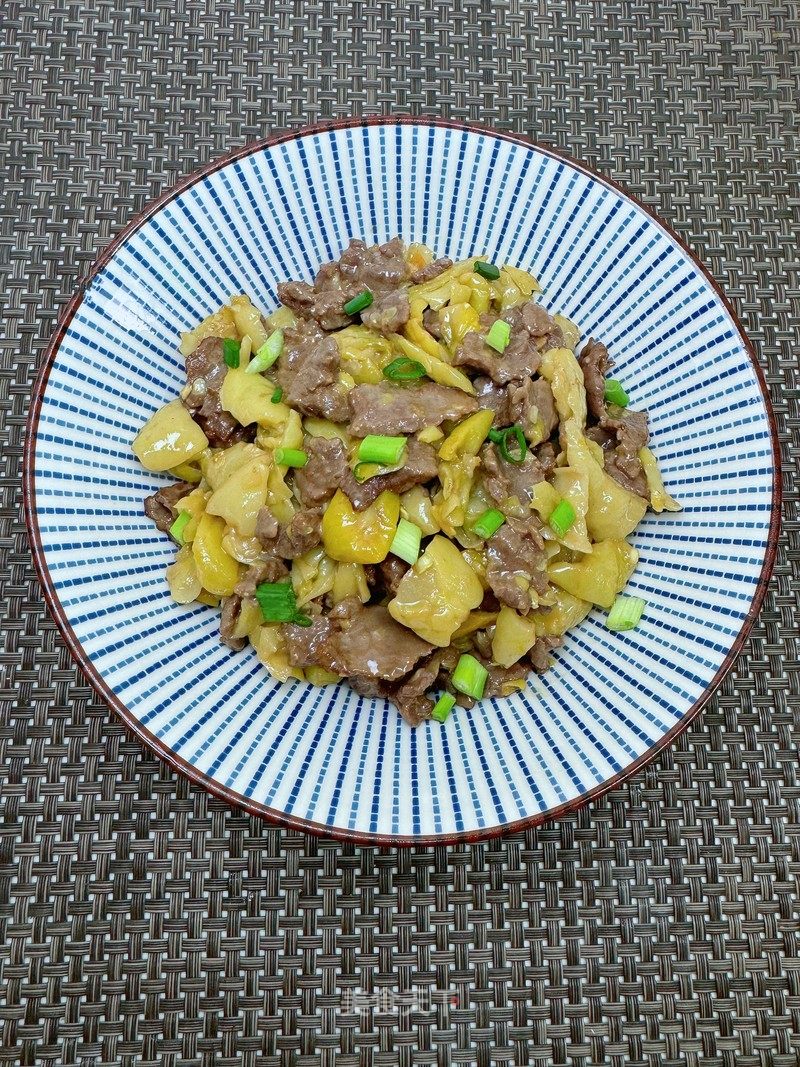 黄瓜皮炒牛肉的做法_黄瓜皮炒牛肉怎么做__蒍鉨变乖々的菜谱_美食天下