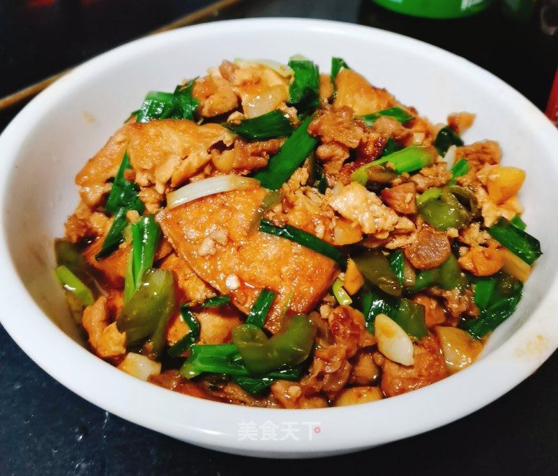 家常香葱豆腐的做法_家常香葱豆腐，特别下饭哦_家常香葱豆腐怎么做_twobabys琪💋薇儿的菜谱_美食天下