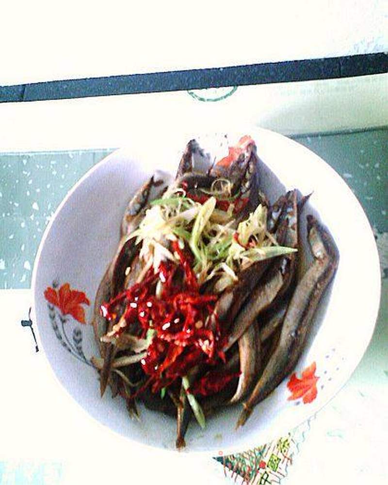 油泼银针鱼的做法_油泼银针鱼怎么做_菜谱_美食天下