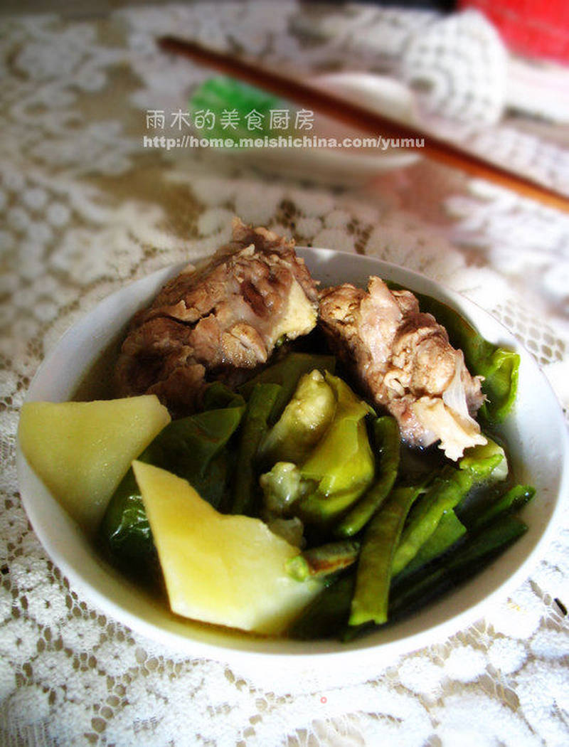 脊骨炖杂蔬的做法_东北乱炖—脊骨炖杂蔬_脊骨炖杂蔬怎么做_菜谱_美食天下