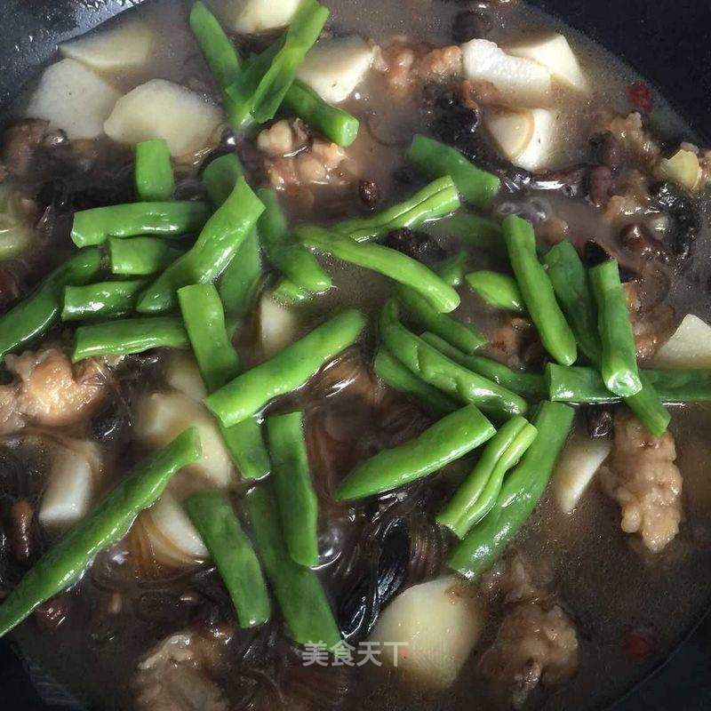 东北乱炖的做法_东北乱炖(小鸡炖蘑菇粉条土豆山药)_东北乱炖怎么做_cjxmccy的菜谱_美食天下