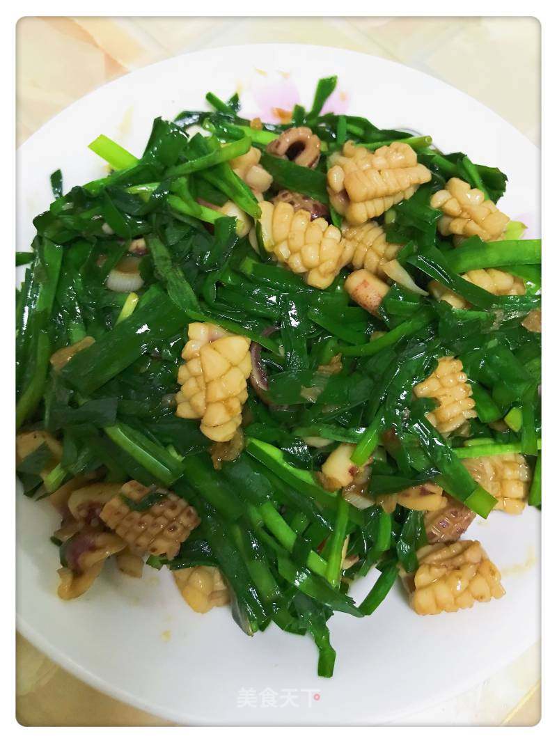韭菜炒鱿鱼的做法_韭菜炒鱿鱼怎么做_石头💗麻麻的菜谱_美食天下